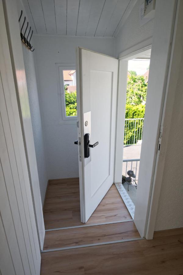 Lake Getaway Apartment With Private Entrance, Right On The Lake Constance Cycle Path, Barbecue Area, Free Wifi, Netflix And Free Bikes Salmsach Exteriör bild